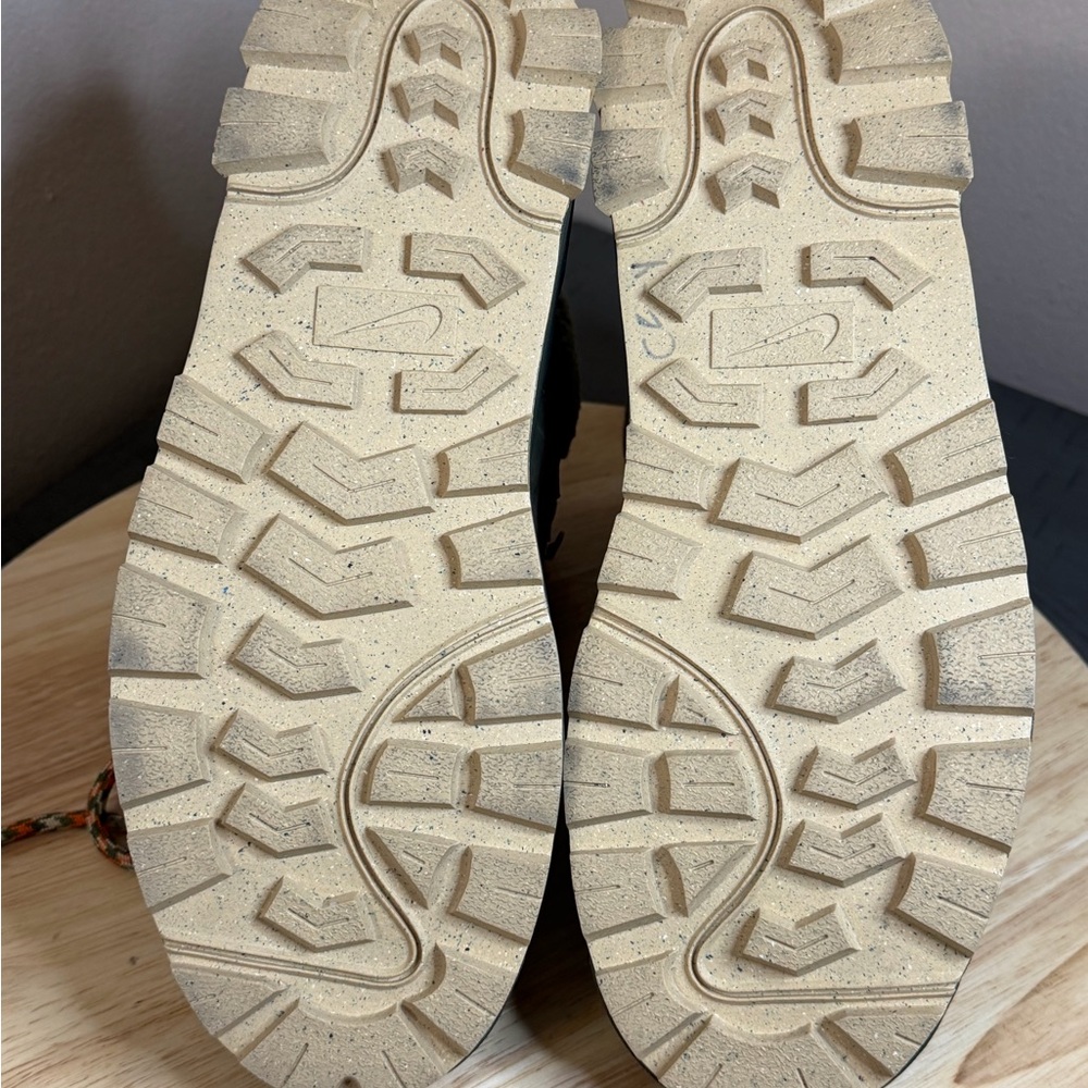 Nike women’s City Classic Premium Waterproof Boots - Picture 10 of 11